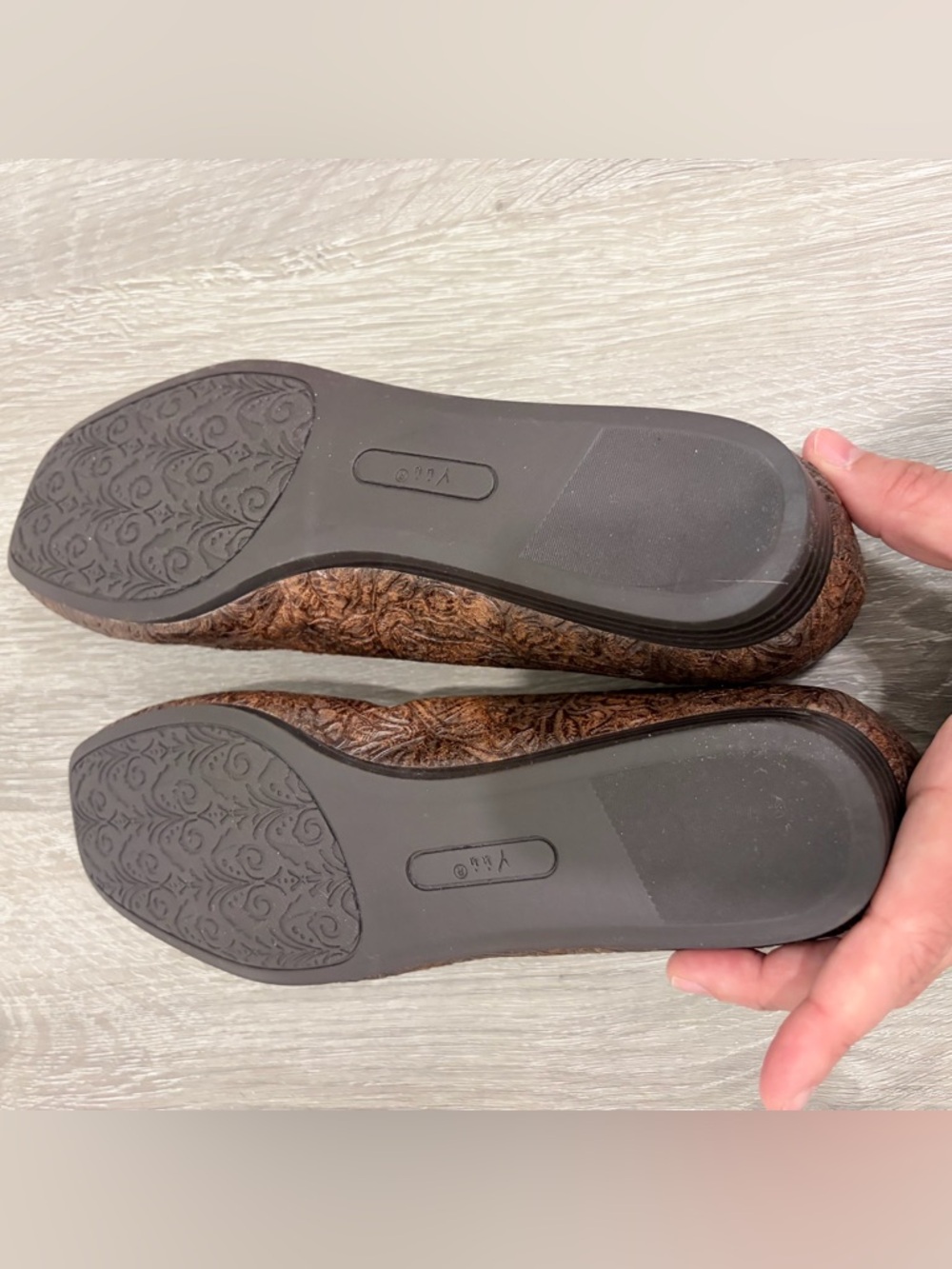 Yüu Impress Brown Embossed Paisley Floral Comfort Flats Shoes Womens 7.5 Wide - Picture 6 of 9
